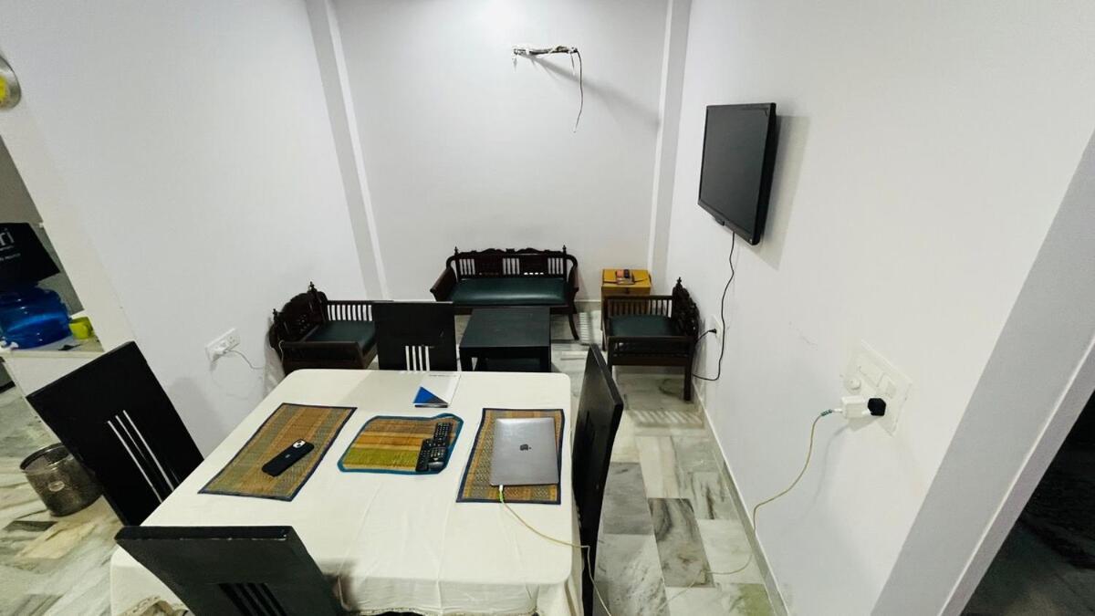 Cozy Nest 2bhk By Lwb New Delhi